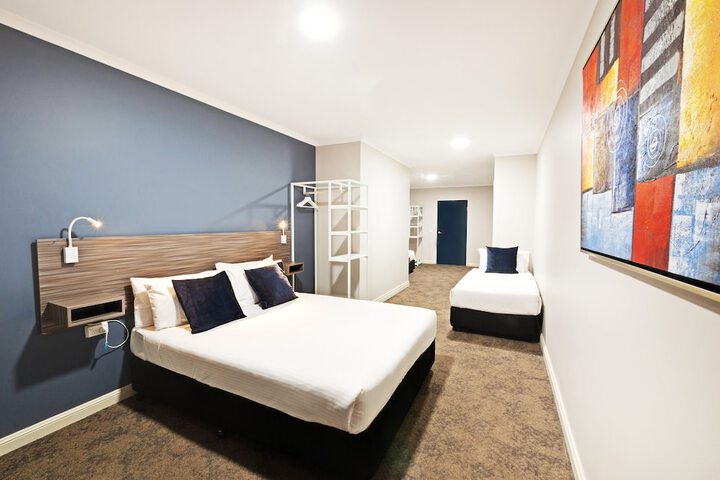 Room 13 of 28
