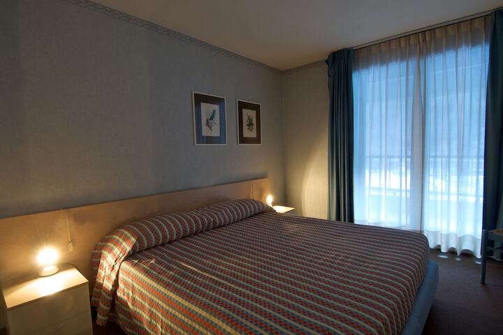 Room 4 of 33