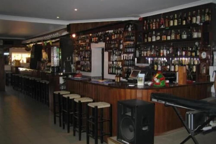 Lounge 23 of 37