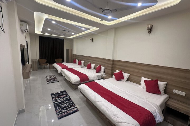 Room 12 of 34