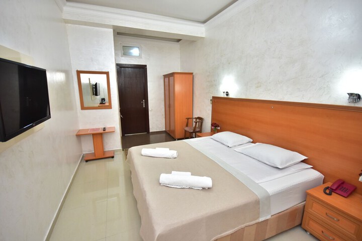 Room 5 of 42