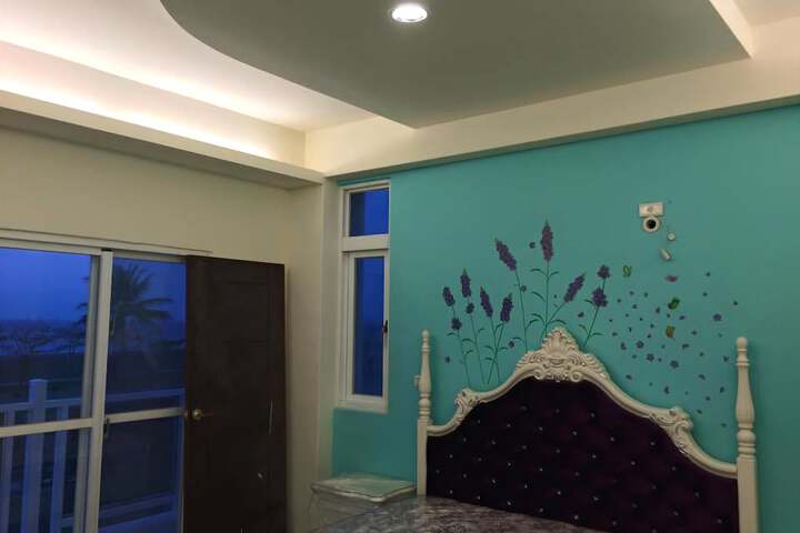 Room 4 of 6
