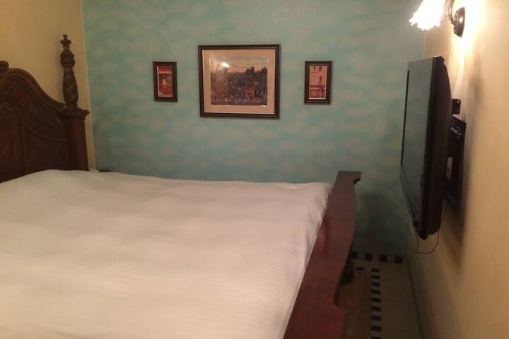 Room 4 of 22