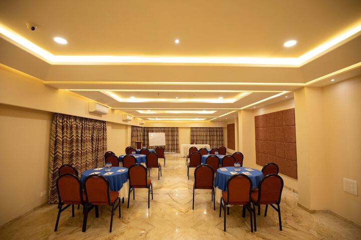 Ballroom/Hall 34 of 41
