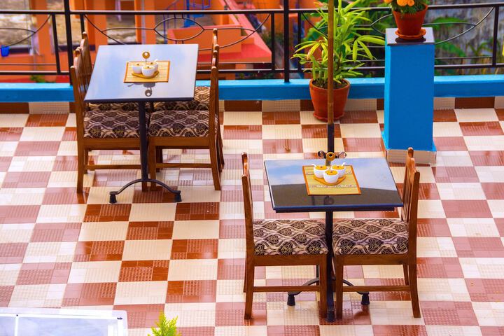 Dining 52 of 75