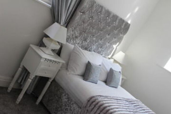 Room 10 of 29