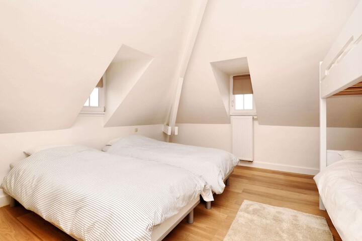 Room 5 of 40