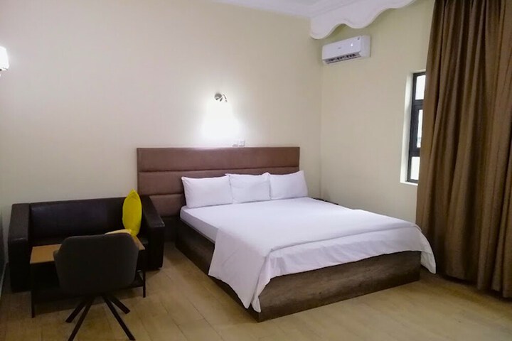 Room 28 of 44