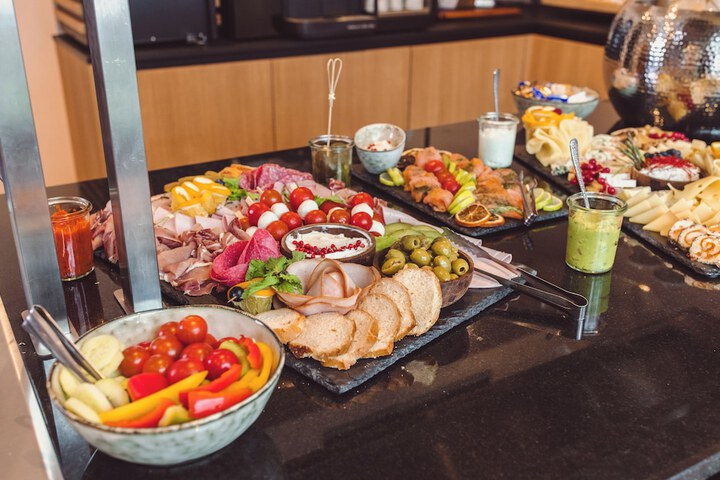 Dining 49 of 75