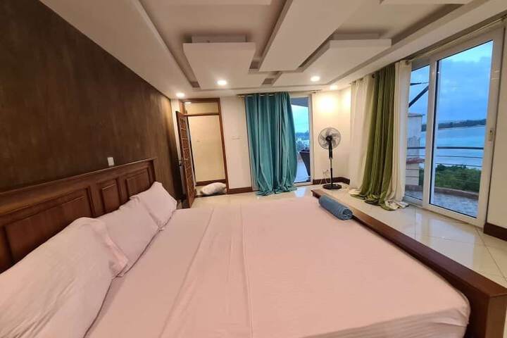 Room 14 of 190
