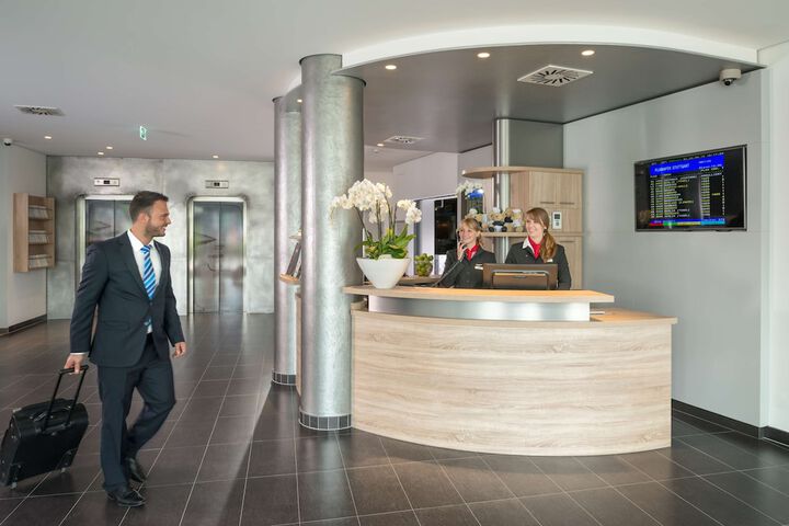 Entrance & Lobby
