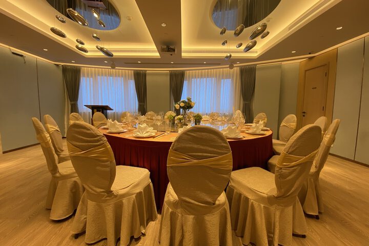 Ballroom/Hall 98 of 142
