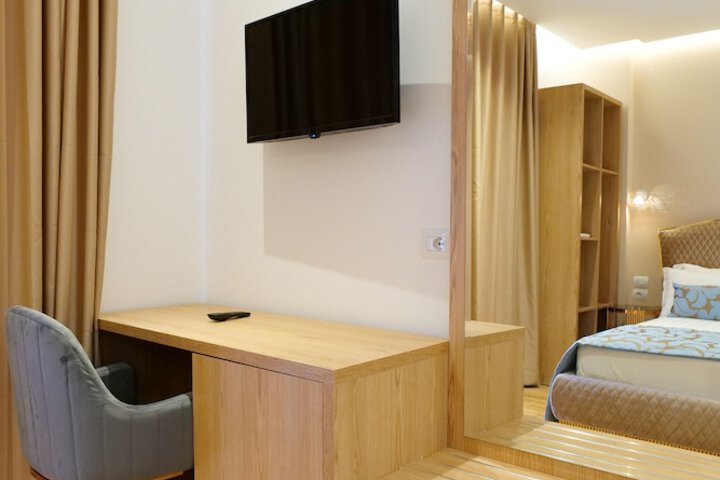 Room 26 of 74