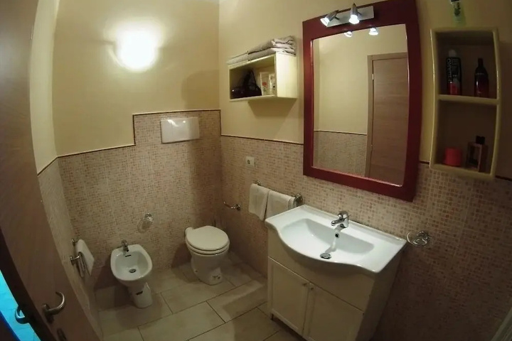 Room 6 of 11