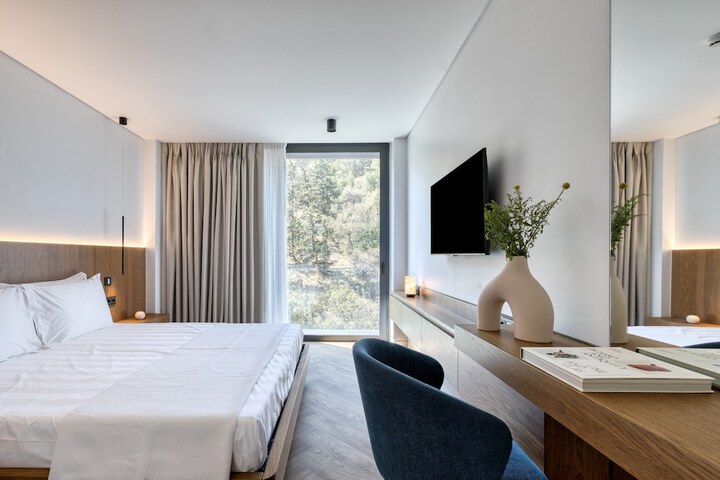 Room 4 of 76