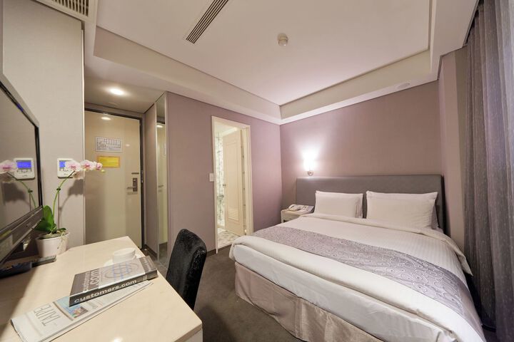 Room 15 of 42