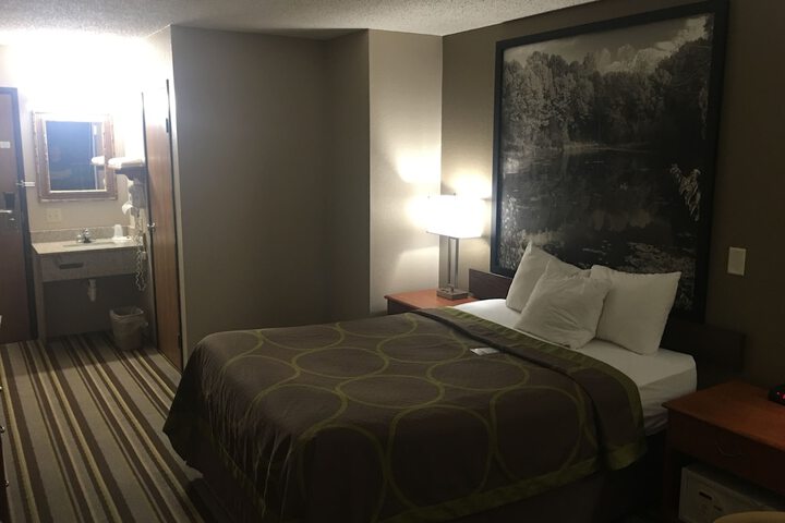 1 Queen Bed (12 of 23)