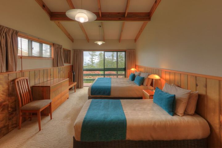 Room 6 of 28