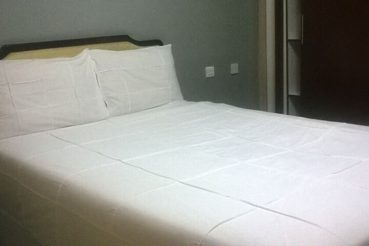 Room 8 of 83