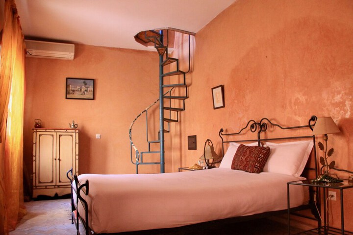Room 7 of 32