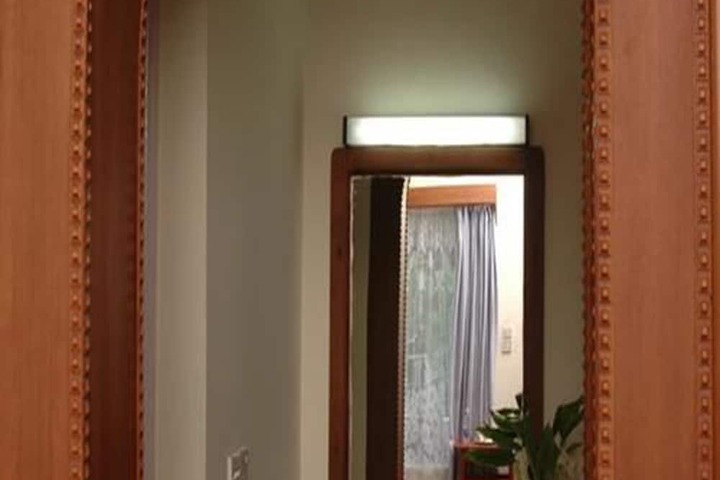 Room 7 of 16