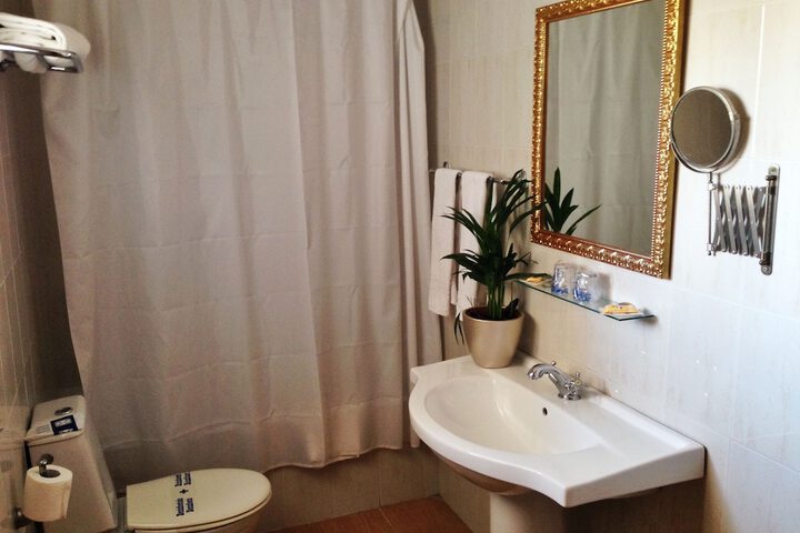Room 14 of 48
