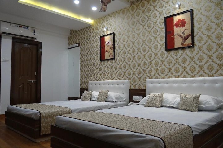 Room 17 of 33