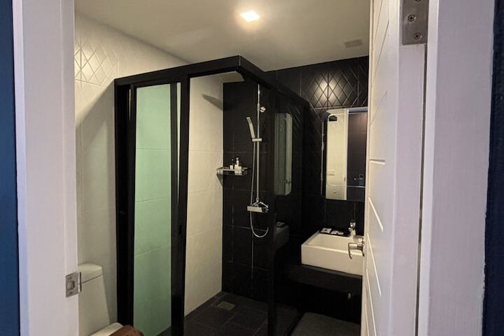 Room 20 of 33