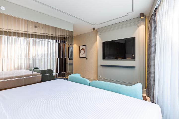 Room 34 of 194