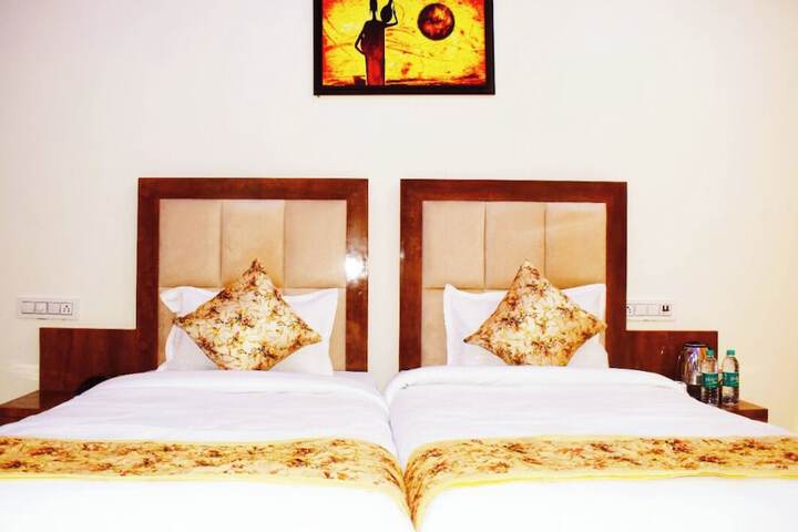 Room 12 of 25