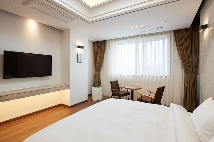 Room 11 of 40