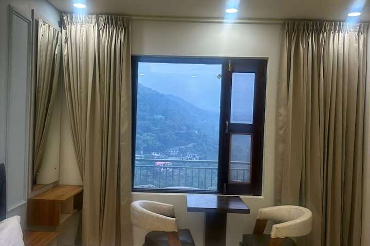 Room 2 of 11