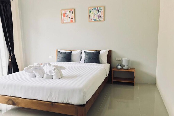 Room 11 of 28