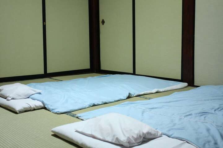 Room 9 of 50