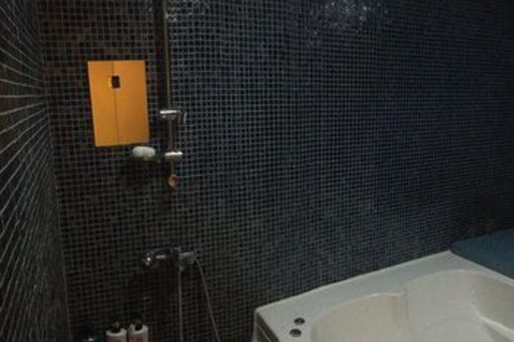 Room 12 of 19
