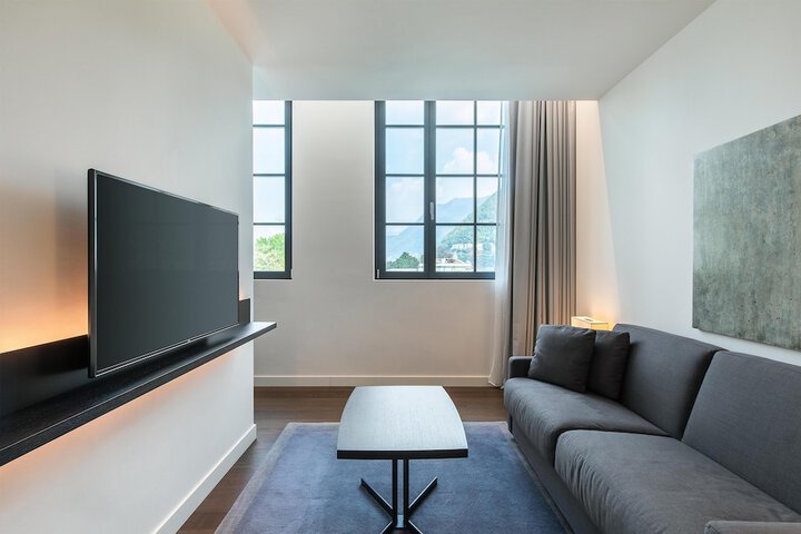 Room 81 of 213