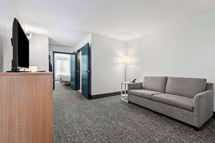 Room 28 of 38