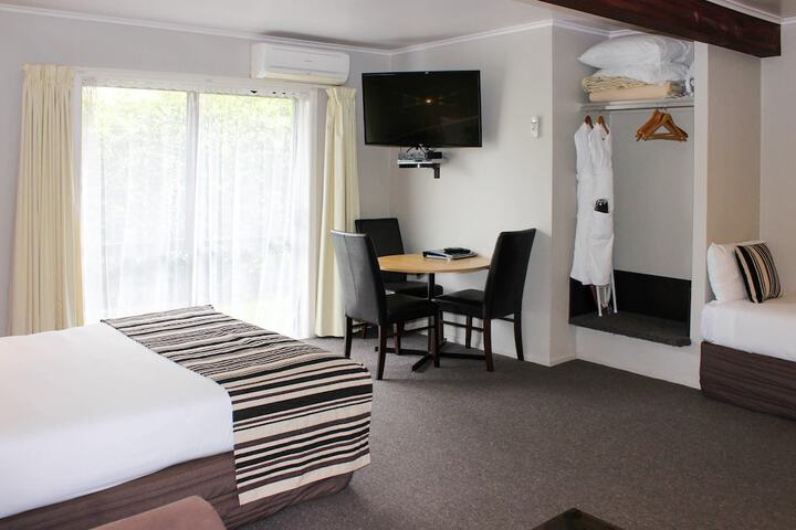 Room 48 of 302