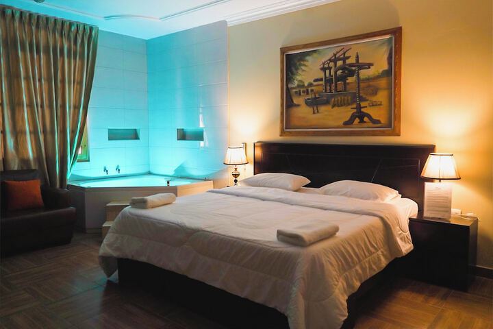 Room 3 of 70
