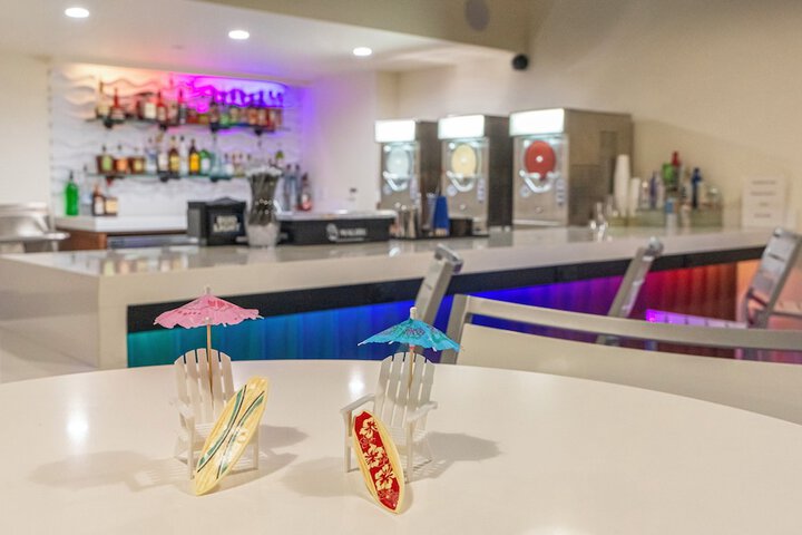 Poolside bar