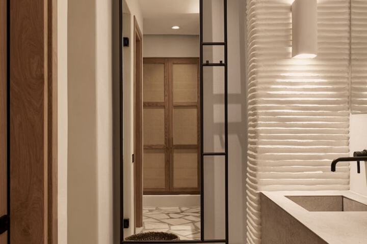 Room 44 of 64