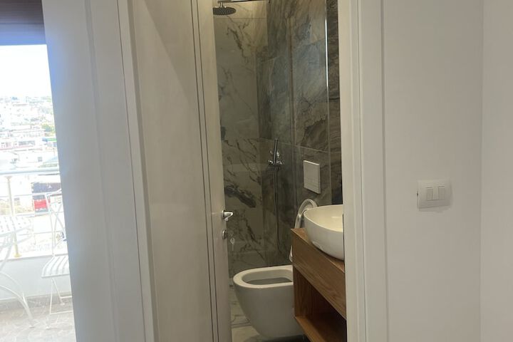 Room 105 of 191