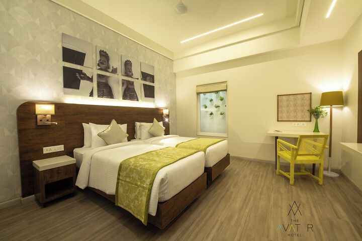 Room 12 of 28