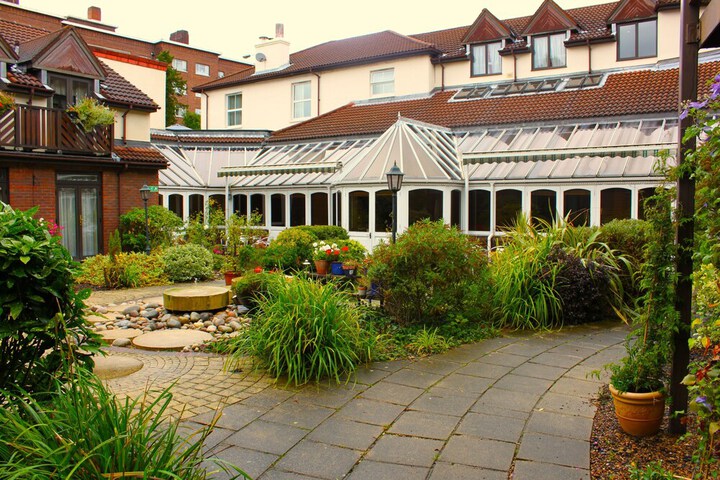 Hotel Exterior 52 of 60