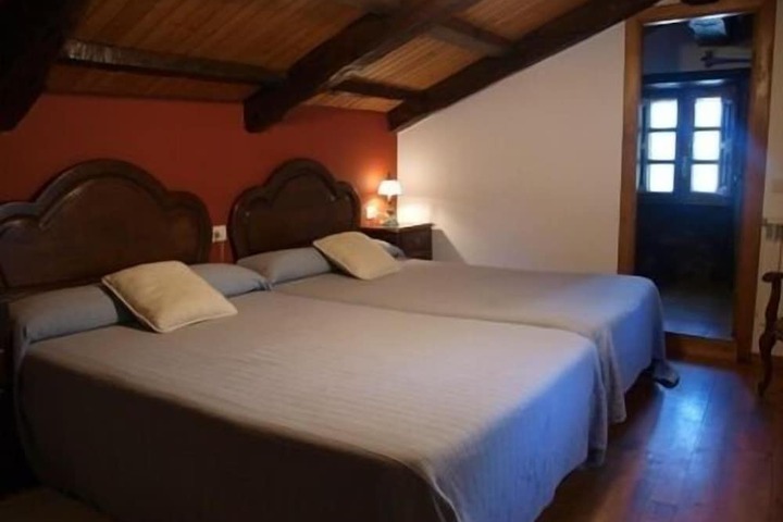 Room 2 of 37