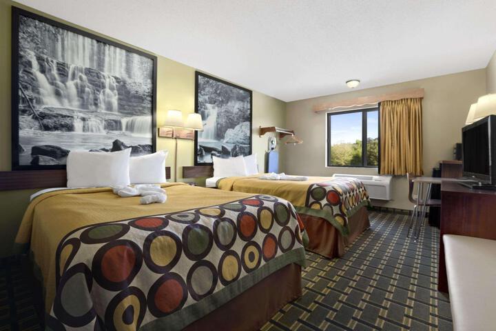 2 Double Beds (1 of 6)