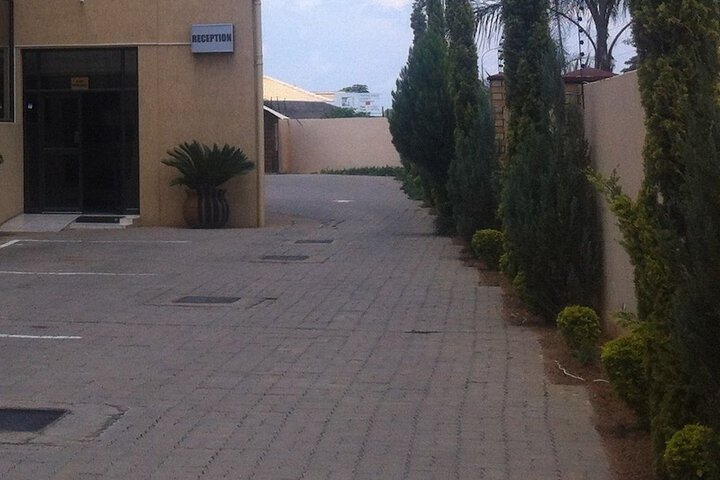 Hotel Exterior 21 of 22