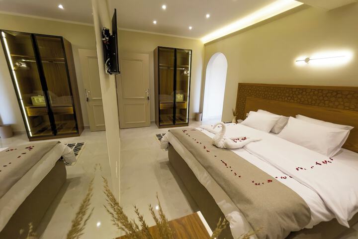 Room 28 of 74