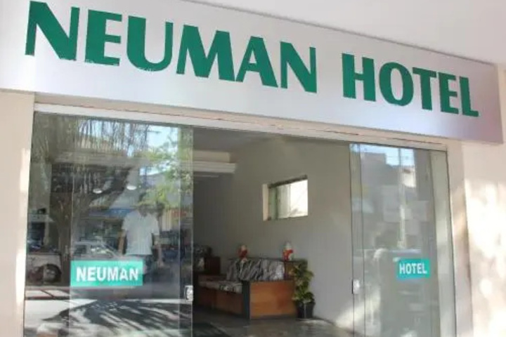 Neuman Hotel