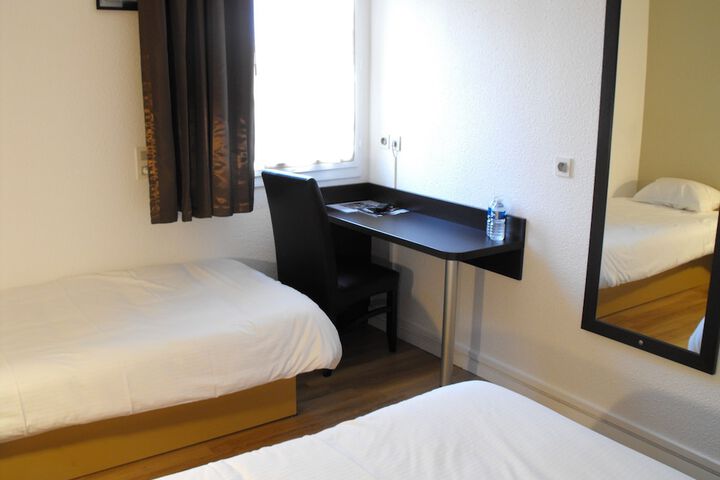 Room 7 of 29